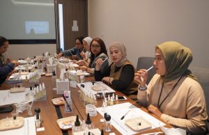Hari Seni Sedunia 2025 : Ascott Jakarta Rilis Ascott Soiree, Dukung Komunitas dan Produk Lokal Melalui Workshop Parfum Hari Seni Sedunia 2025 : Ascott Jakarta Rilis Ascott Soiree, Dukung Komunitas dan Produk Lokal Melalui Workshop Parfum (foto : ist)