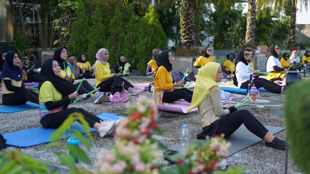 Ratusan Stick ‘Pound Fit’ Ramaikan Perayaan Hari Kesehatan Dunia 2025 di Kota Madiun (foto : ist)