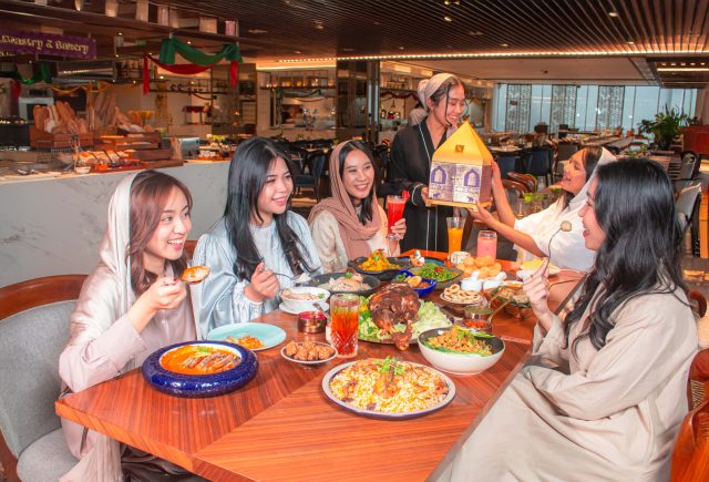 Rayakan Momen Kebersamaan Idul Fitri dan Halal Bi Halal dengan Sajian Istimewa di Vasa Hotel Surabaya (foto : ist) Rayakan Momen Kebersamaan Idul Fitri dan Halal Bi Halal dengan Sajian Istimewa di Vasa Hotel Surabaya (foto : ist)