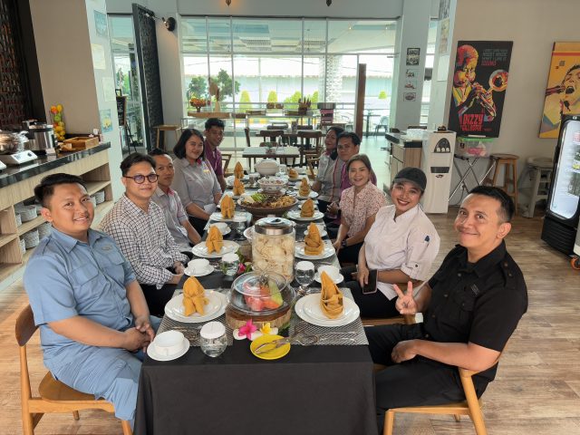 favehotel Sidoarjo Ajak Seluruh Departemen Diskusi Solutif Lewat Kegiatan GM Table (foto : ist)