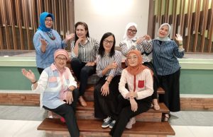 Happy Ladies : Salah Satu Komunitas Line Dance di Surabaya Happy Ladies : Salah Satu Komunitas Line Dance di Surabaya (foto : ist)