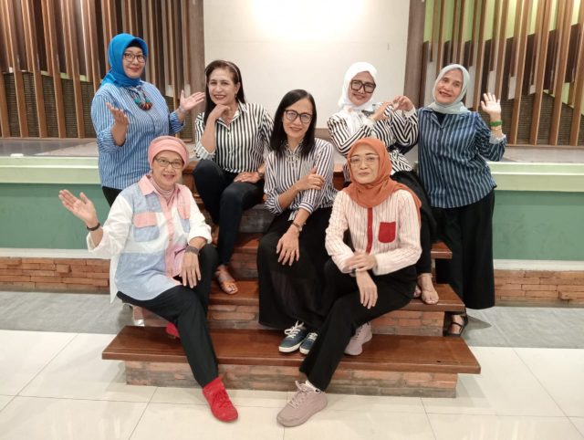 Happy Ladies : Salah Satu Komunitas Line Dance di Surabaya (foto : ist)