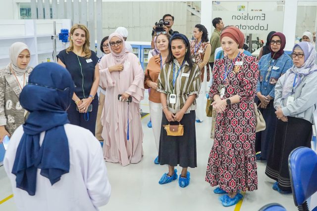 ParagonCorp Menerima Kunjungan Istri Duta Besar di Pusat Inovasi Paragon (foto : ist)