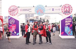 “Jack Marrow” Bagian Dari Lamora Kota Lama Surabaya Dalam Memeriahkan Hari Jadi Kota Surabaya di Festival Rujak Uleg 2025 “Jack Marrow” Bagian Dari Lamora Kota Lama Surabaya Dalam Memeriahkan Hari Jadi Kota Surabaya di Festival Rujak Uleg 2025 (foto : ist)