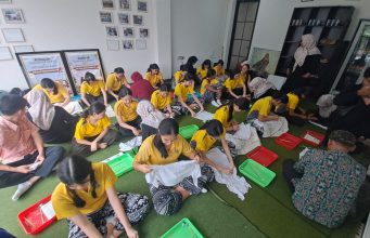 Kunjungan Pelajar dari Singapura ke Gerai ISIK Kunjungan Pelajar dari Singapura ke Gerai ISIK (dokpri)