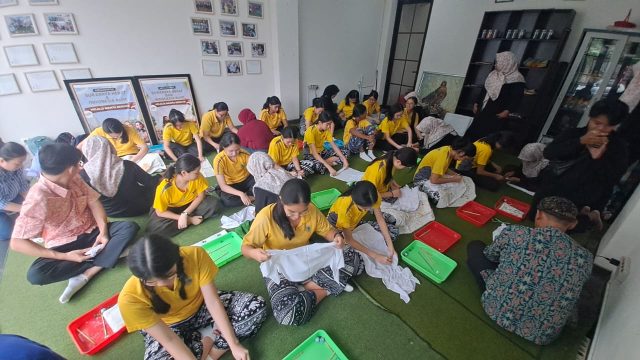 Kunjungan Pelajar dari Singapura ke Gerai ISIK (dokpri)