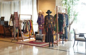 Wyndham Surabaya City Centre Dukung Perkembangan UMKM Lokal Dengan Etalase Produk di Area Lobi Wyndham Surabaya City Centre Dukung Perkembangan UMKM Lokal Dengan Etalase Produk di Area Lobi (foto : ist)