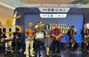 Java Paragon Hotel Raih Penghargaan Best Social & Economic Impact di Surabaya Tourism Awards 2025 Java Paragon Hotel Raih Penghargaan Best Social & Economic Impact di Surabaya Tourism Awards 2025 (foto : ist)