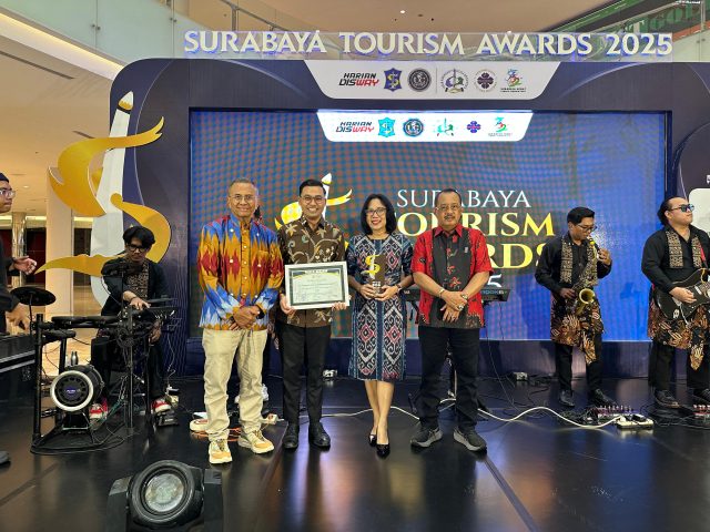 Java Paragon Hotel Raih Penghargaan Best Social & Economic Impact di Surabaya Tourism Awards 2025 (foto : ist)