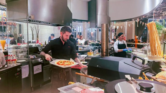 WhatsApp Image 2025-06-07 at 09.33.45 (1) Peringati Italian Day, Hotel Ciputra World Surabaya Sajikan Makan Malam Spesial Dengan Tajuk "Four Hands Italian Buffet" (foto : ist)