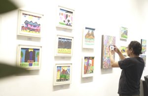 Infinite Color – Artotel TS Suites Surabaya : Panggung Ekspresi Jiwa Anak-anak Istimewa Infinite Color - Artotel TS Suites Surabaya : Panggung Ekspresi Jiwa Anak-anak Istimewa (foto : ist)