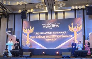 Nurhayati Subakat Terima ASEAN Women of Impact Award 2025 atas Kontribusinya dalam Inclusive Branding di Industri Kecantikan ASEAN Nurhayati Subakat Terima ASEAN Women of Impact Award 2025 atas Kontribusinya dalam Inclusive Branding di Industri Kecantikan ASEAN (foto : ist)