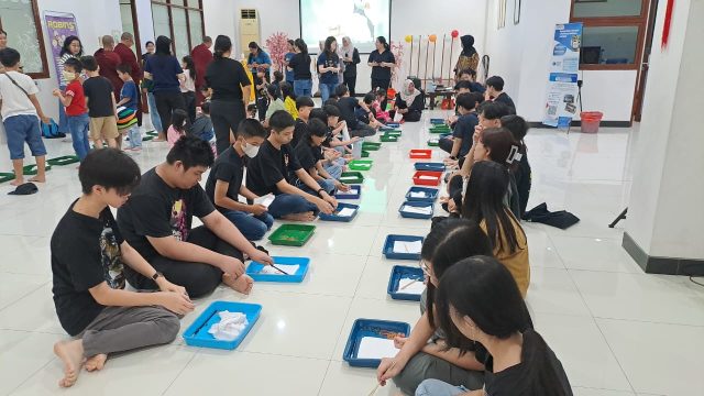 Sekolah Minggu BDC Belajar Membatik Bersama ISIK (foto : ist)