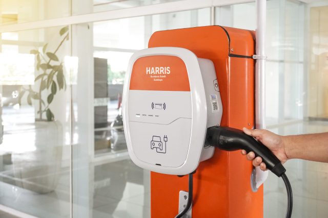 Electric Vehicle Charging Station : HARRIS Hotel & Conventions Bundaran Satelit Surabaya Hadirkan Fasilitas Terbaru (foto : ist)