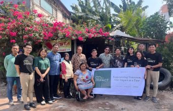 Salurkan Kursi Roda Untuk Lansia di Kecamatan Pabean Cantian, Wujud Peduli Hotel LAMORA Kota Lama Surabaya