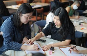 Aloft Surabaya Ajak Tamu Rayakan Kreativitas Lewat Workshop Modern Calligraphy