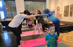 Mom & Kids Joyful Yoga : Rayakan Kebersamaan Ibu dan Anak Lewat Gerakan & Warna di Artotel TS Suites Surabaya