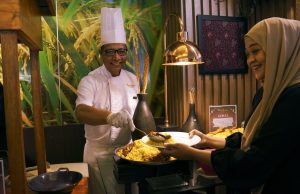 Dari Nusantara Hingga Es Krim Goreng, Iftar Parade The Alana Surabaya Curi Perhatian di Ramadan 2026