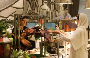 Yuk Cobain Menu Unik Rujak Kurma Saat Buka Puasa di Java Paragon Hotel Surabaya