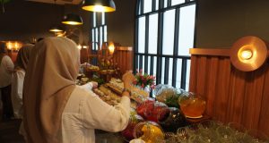 Halalbihalal Mewah Mulai Rp125 Ribu! Aston Inn Jemursari Sajikan All You Can Eat Favorit Warga Surabaya