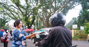 Sebar Kebaikan Ramadan, Atria Hotel Malang dan Radio Kosmonita Malang Turun Langsung Bagikan 1.000 Takjil