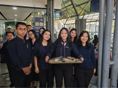 Sapa Pelanggan di Stasiun Gubeng : Palm Park Hotel & Convention Surabaya Bagikan Bingkisan Manis Untuk Pejuang Rindu di Momen Mudik
