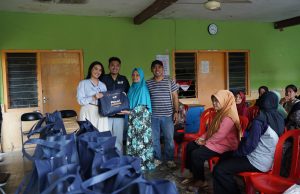 Grand Swiss-Belhotel Darmo Surabaya Realisasikan Program Buka Puasa Ramadhan Melalui Penyaluran 100 Kado Lebaran untuk Warga Surabaya