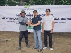 Peringati Hari Bumi 2026, Grand Mercure Malang Mirama Tanam Mangrove di Pantai Tamban Malang Selatan
