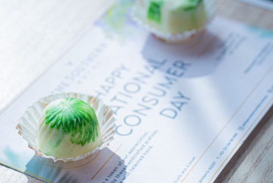 Rayakan Hari Konsumen Nasional dengan Cara Manis, Tamu Dapat Surprise Spesial