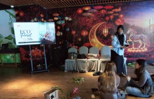 Eco Print On Scarf With ISIK : Gandeng Grand Swiss-Belhotel Darmo Surabaya, ISIK Gelar Pelatihan Eco Print