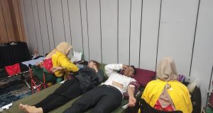 Aston Inn Jemursari Gabungkan Donor Darah, Musik Akustik, dan Healthy Juice dalam Satu Festival