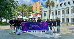 Apresiasi Penjaga Kenyamanan Kota Lama, Horison Arcadia Heritage Berbagi Makanan dan Ikut Aksi Bersih-Bersih