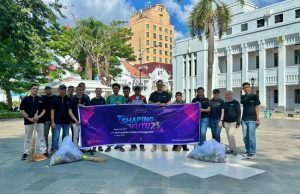 Apresiasi Penjaga Kenyamanan Kota Lama, Horison Arcadia Heritage Berbagi Makanan dan Ikut Aksi Bersih-Bersih