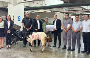 Swiss-Belinn Manyar Surabaya Sambut Idul Adha dengan Penyerahan Hewan Kurban kepada Masjid Al-Anwar Surabaya