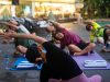 Wyndham Surabaya City Centre Peringati Hari Yoga Internasional 2026 dengan Sunset Yoga