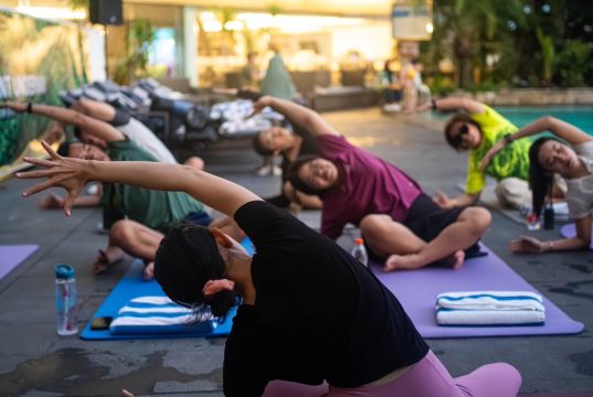 Wyndham Surabaya City Centre Peringati Hari Yoga Internasional 2026 dengan Sunset Yoga