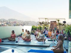 Menikmati Yoga Pagi dengan Suguhan View Pegunungan Kota Malang