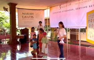 The Southern Hotel Surabaya Gelar “Road to Anniversary 3volution” Melalui Kegiatan Makan Siang Gratis untuk Masyarakat