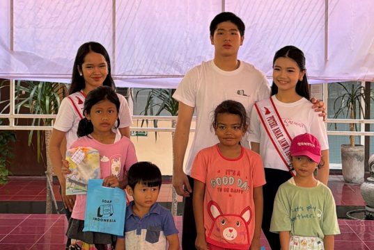 Vanesa Wijaya Irawan Melalui Soap for Indonesia Berbagi Kepedulian dalam Kegiatan Makan Siang Gratis Bersama The Southern Hotel Surabaya