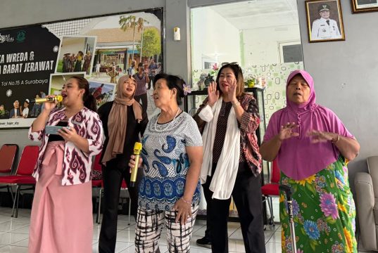 Hotel Ciputra World Surabaya Wujudkan Kepedulian Sosial melalui Kegiatan CSR di Griya Wreda Surabaya