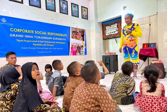 Semaikan Kepedulian di Hari Anak, Grand Inna Tunjungan Hadirkan Energi Positif untuk Anak Asuh di LKSA Muhammadiyah