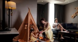 Liburan Sekolah Seru di Vasa Hotel Surabaya : Staycation Dengan Bermain di Playground Sepuasnya Hingga Berkemah Di Dalam Kamar