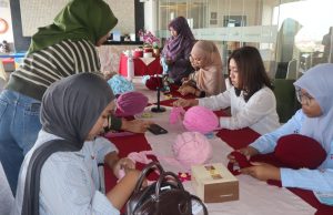 Swiss-Belinn Manyar Surabaya Dukung Industri Kreatif Melalui Fluffy Chunky Bag Workshop