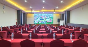 Meeting Lebih Berkelas dengan Fasilitas Videotron Profesional di PrimeBiz Hotel Surabaya