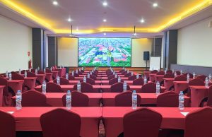 Meeting Lebih Berkelas dengan Fasilitas Videotron Profesional di PrimeBiz Hotel Surabaya