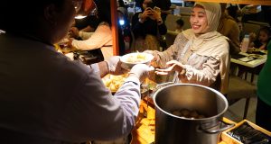 Makan Siang Mewah Tak Harus Mahal, The Alana Surabaya Hadirkan All You Can Eat dengan Signature Nasi Goreng Babat Lava Pijar