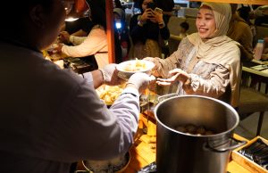 Makan Siang Mewah Tak Harus Mahal, The Alana Surabaya Hadirkan All You Can Eat dengan Signature Nasi Goreng Babat Lava Pijar