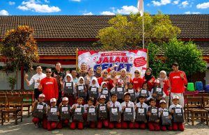 Satu Sepatu, Seribu Harapan : Atria Hotel Malang Wujudkan Kepedulian Sosial untuk Siswa SDN 2 Sumberpasir