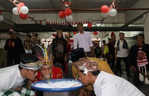 Beragam Busana Adat dan Lomba Kemerdekaan Semarakkan Perayaan HUT RI Ke 81 di Swiss-Belinn Manyar Surabaya