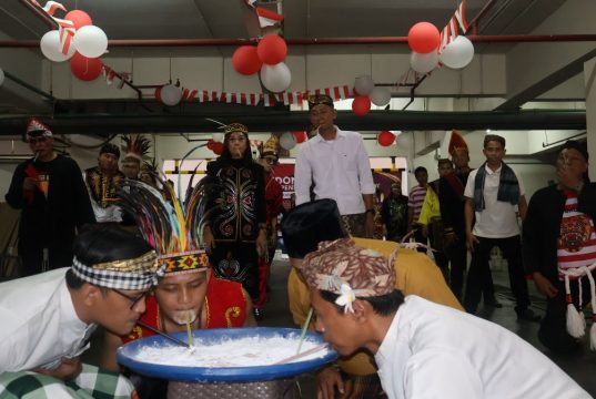 Beragam Busana Adat dan Lomba Kemerdekaan Semarakkan Perayaan HUT RI Ke 81 di Swiss-Belinn Manyar Surabaya